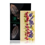 Tableta de ciocolata alba ornata cu flori comestibile